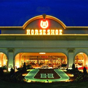 is horseshoe casino in council bluffs open